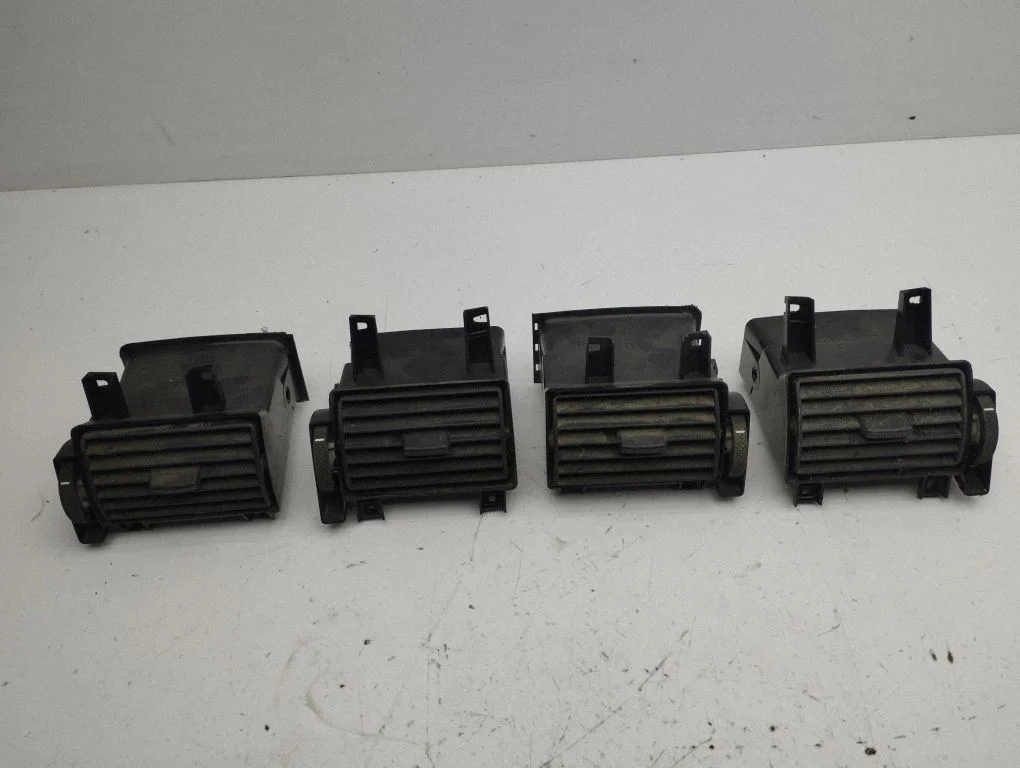 Dash center air vent grill 2T1H19C696AD