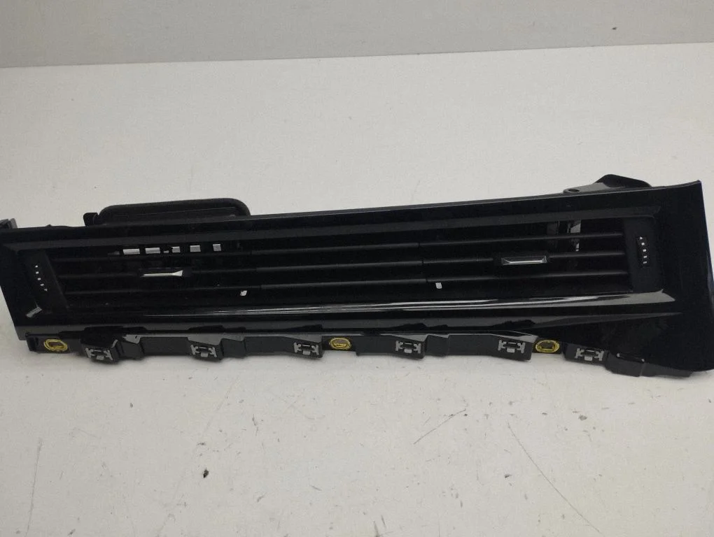 Dash center air vent grill 82C820951C