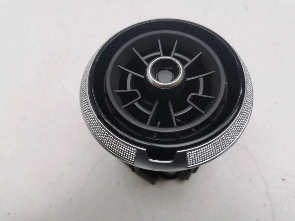 Dash center air vent grill 81A820901F