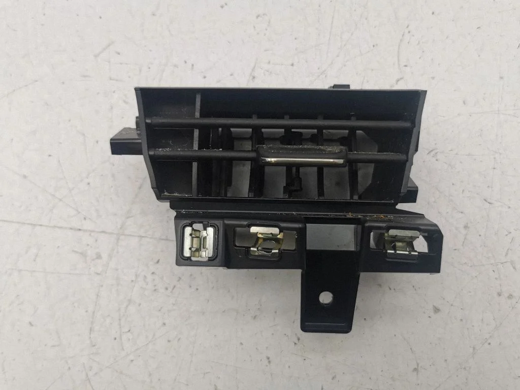 Centrālās gaisa restītes 667500606R