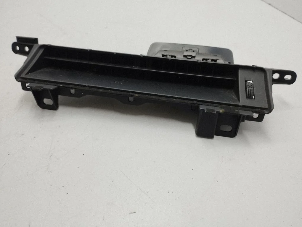 Dash center air vent grill 5583342020