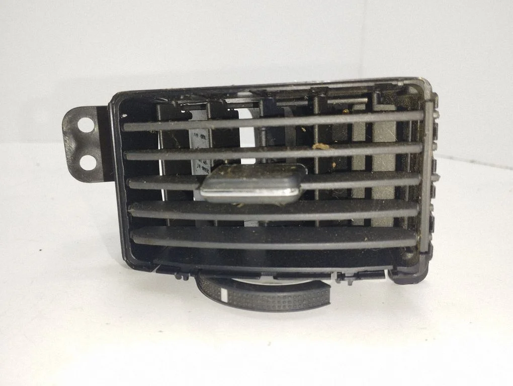 Dash center air vent grill 5565064010