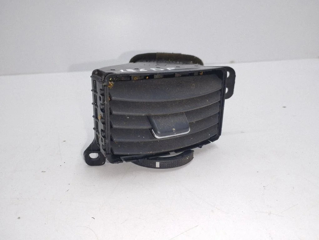 Dash center air vent grill 5566064010