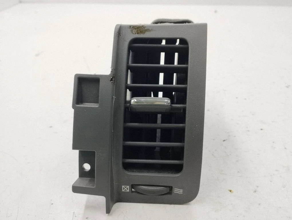 Dash center air vent grill 68750JG00A