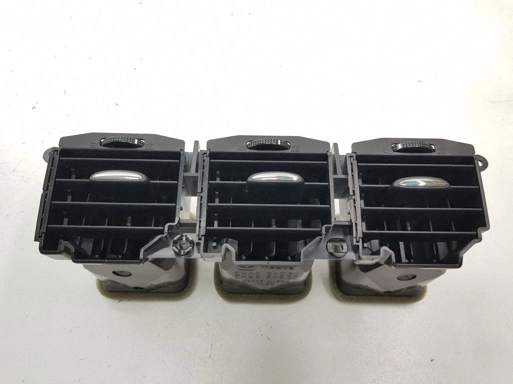 Dash center air vent grill EH4464930