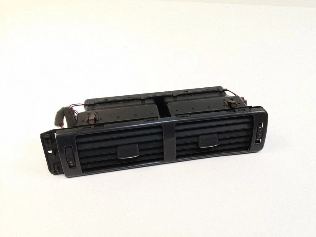Dash center air vent grill 4B2820951