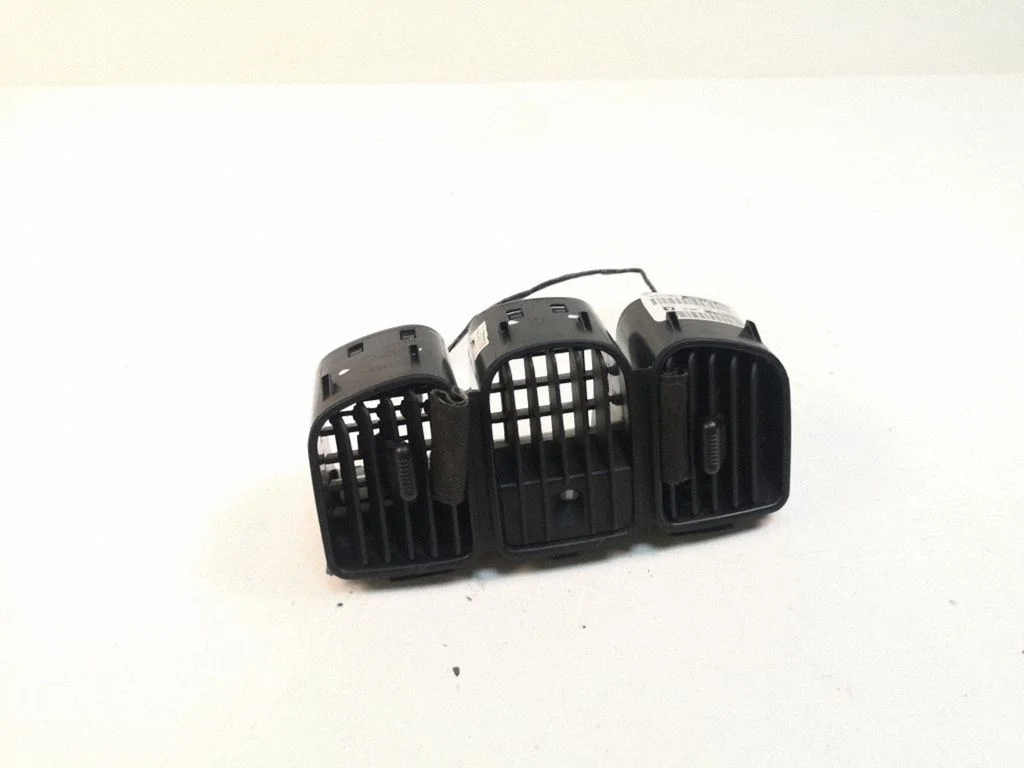 Dash center air vent grill P12221078A