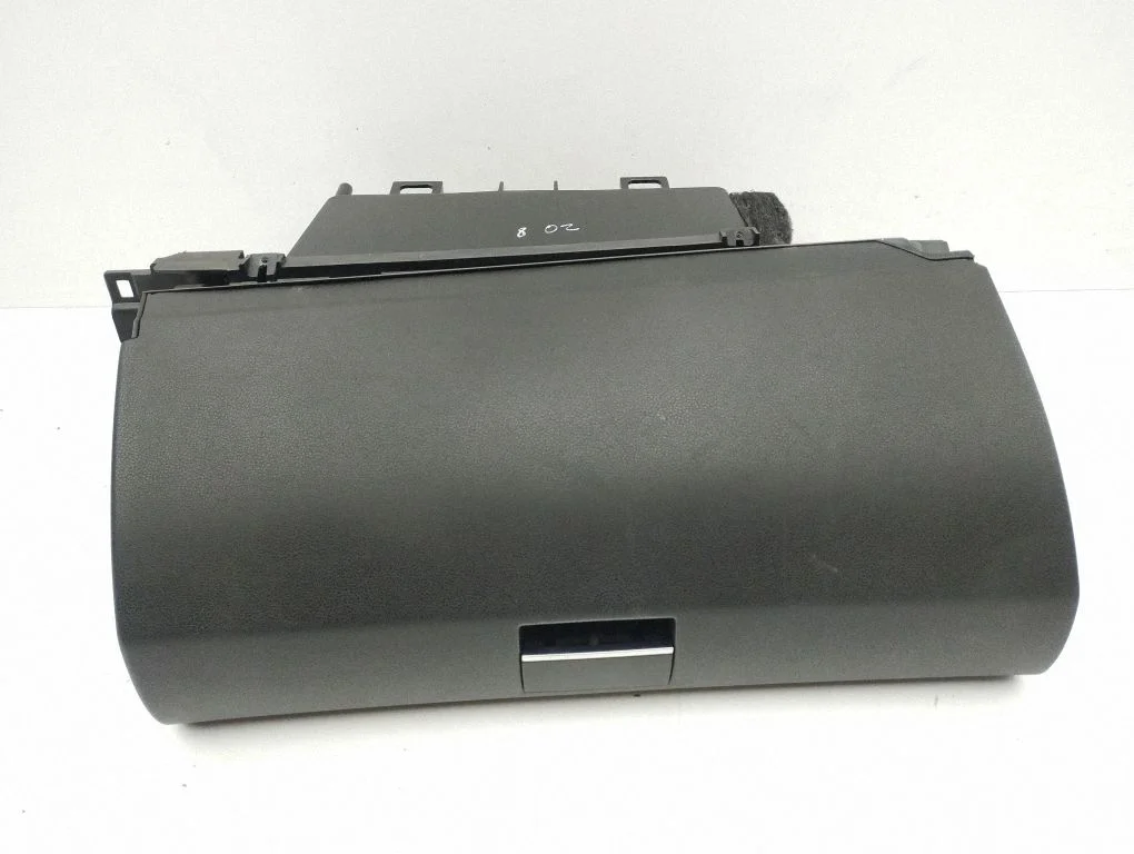 Glove box