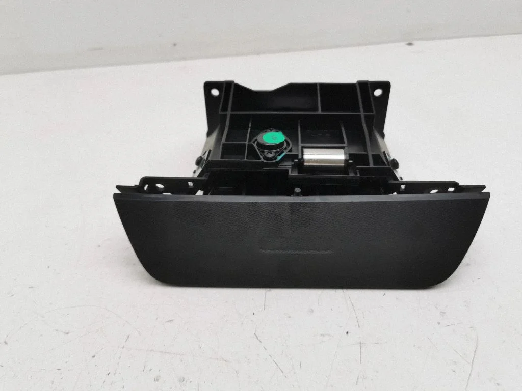Glove box Y0047010