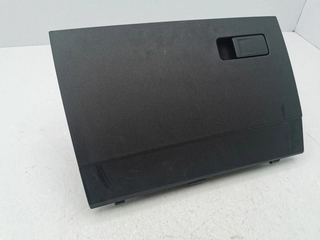 Glove box