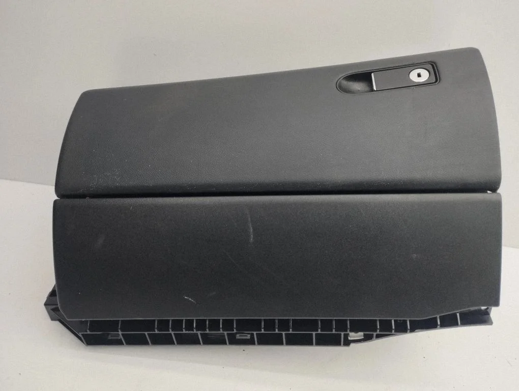 Kindalaegas – Mercedes-Benz CLS-klass C218 X218 (2011-2017)