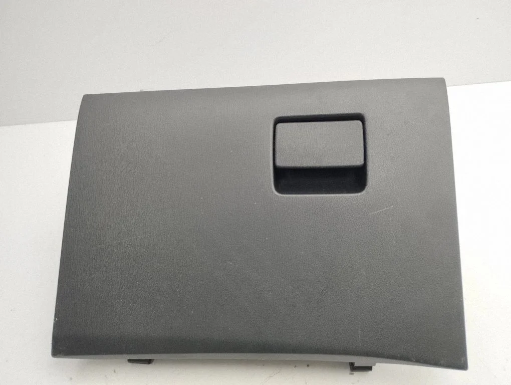 Glove box