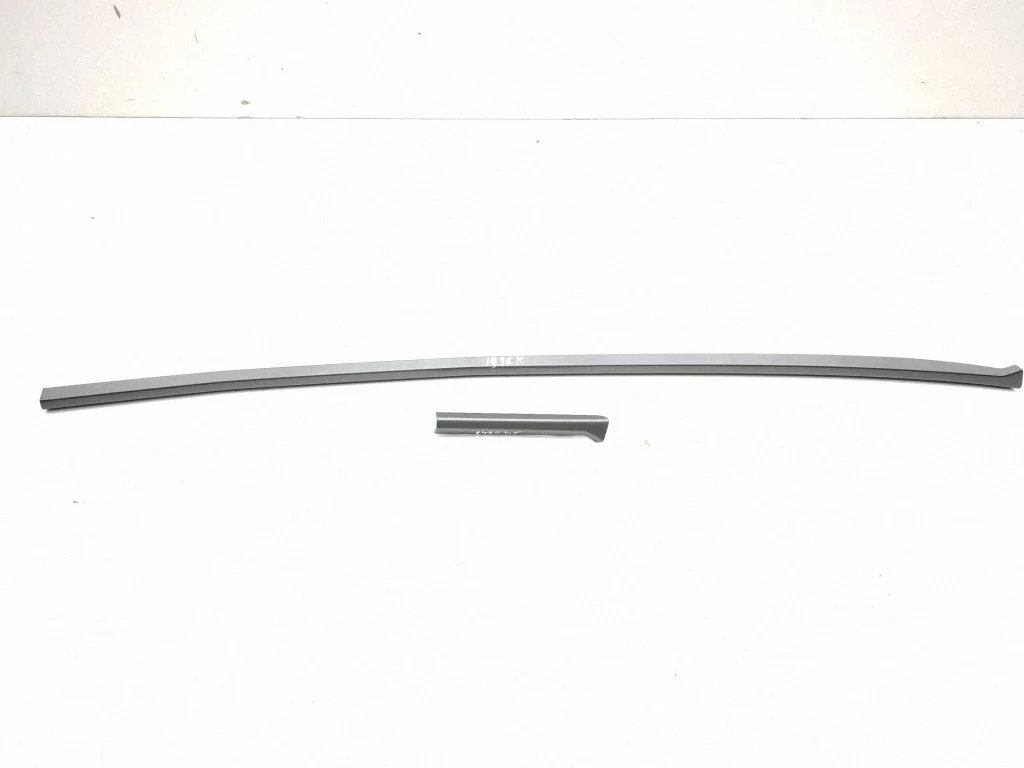 Dashboard glove box trim R2KXR045J79HK
