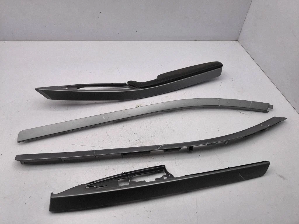 Dashboard glove box trim EH1464471