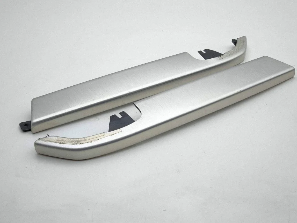 Dashboard glove box trim FK72640E73BD