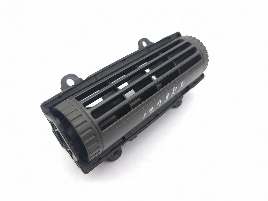 Paneļa gaisa restītes 68755EQ400