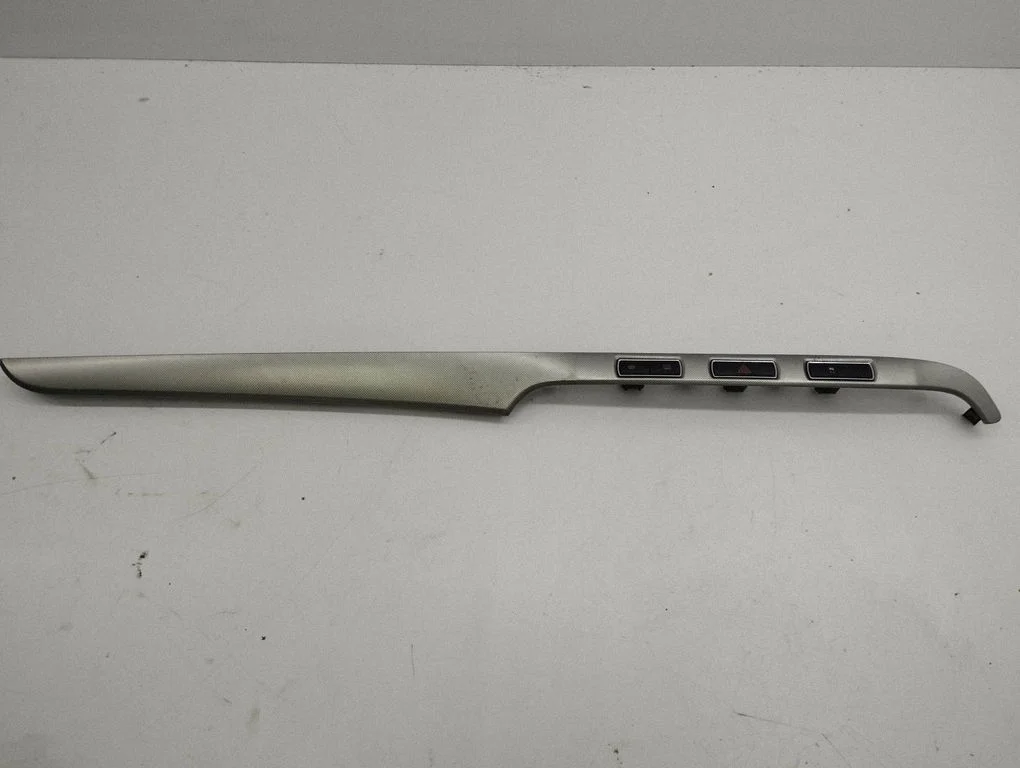 Dashboard glove box trim