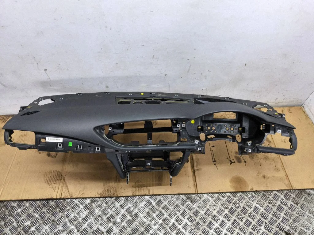 Dashboard 4G8858041A