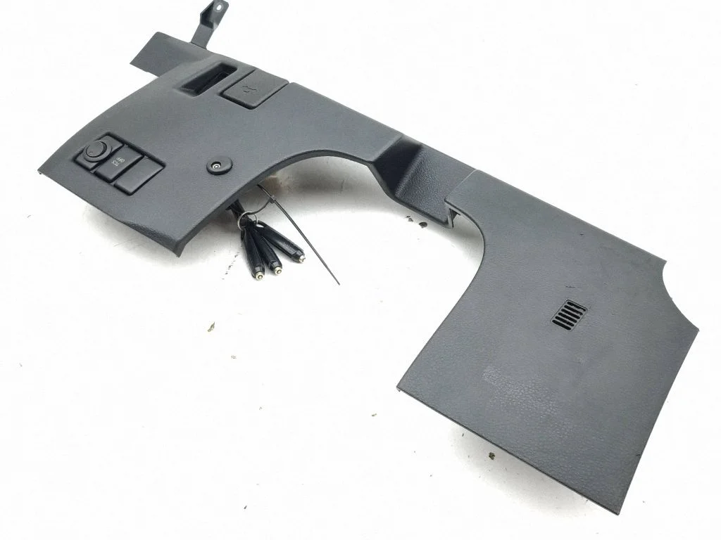 Dashboard lower bottom trim panel 68106CD400