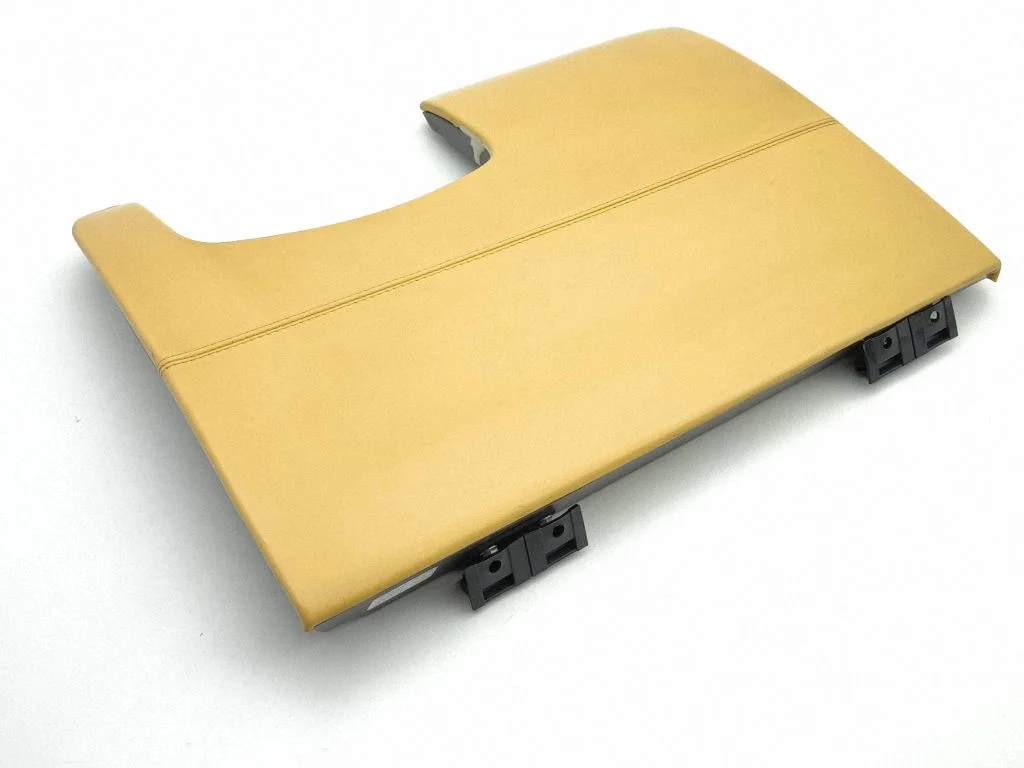 Paneļa apdares panelis (apakšējais) – labā