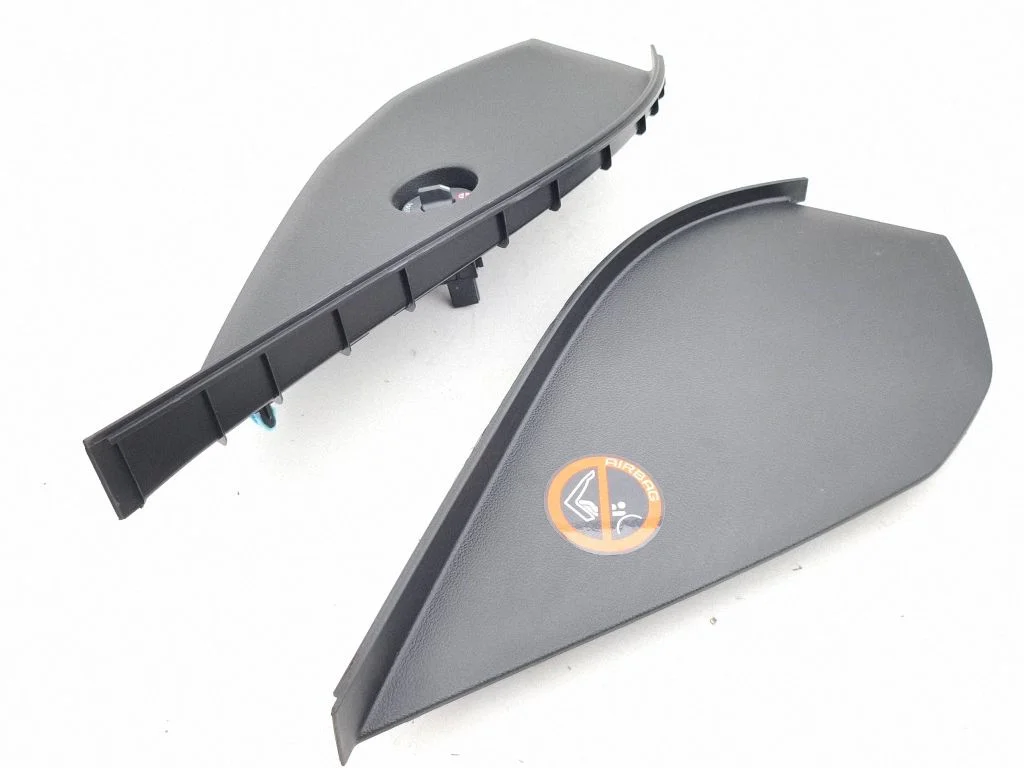 Dashboard side end trim 689204381R