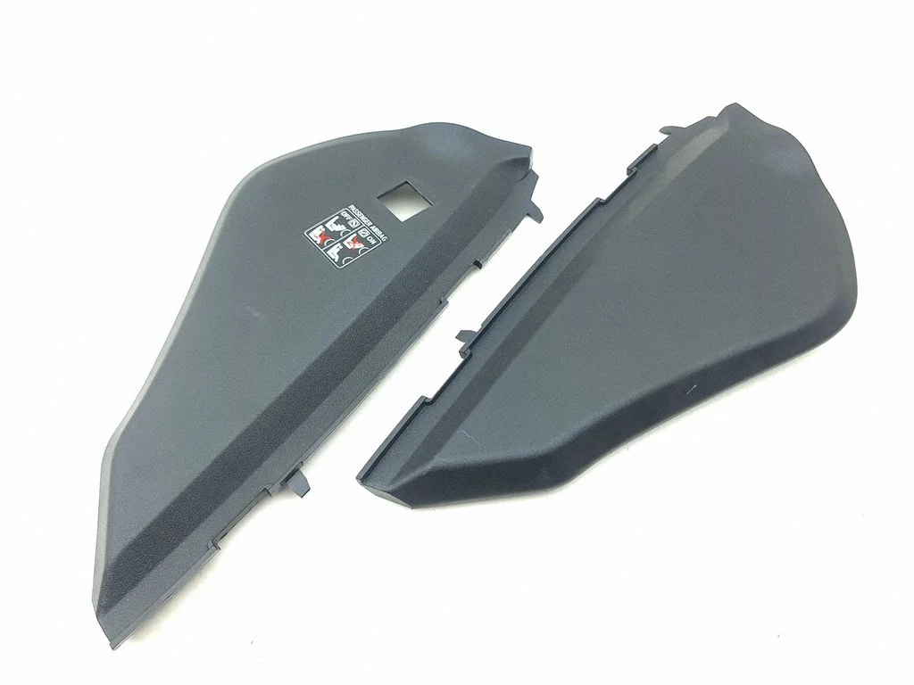 Paneļa apdares panelis (sānu) – Lexus IS 220D-250-350 (2006-2013)