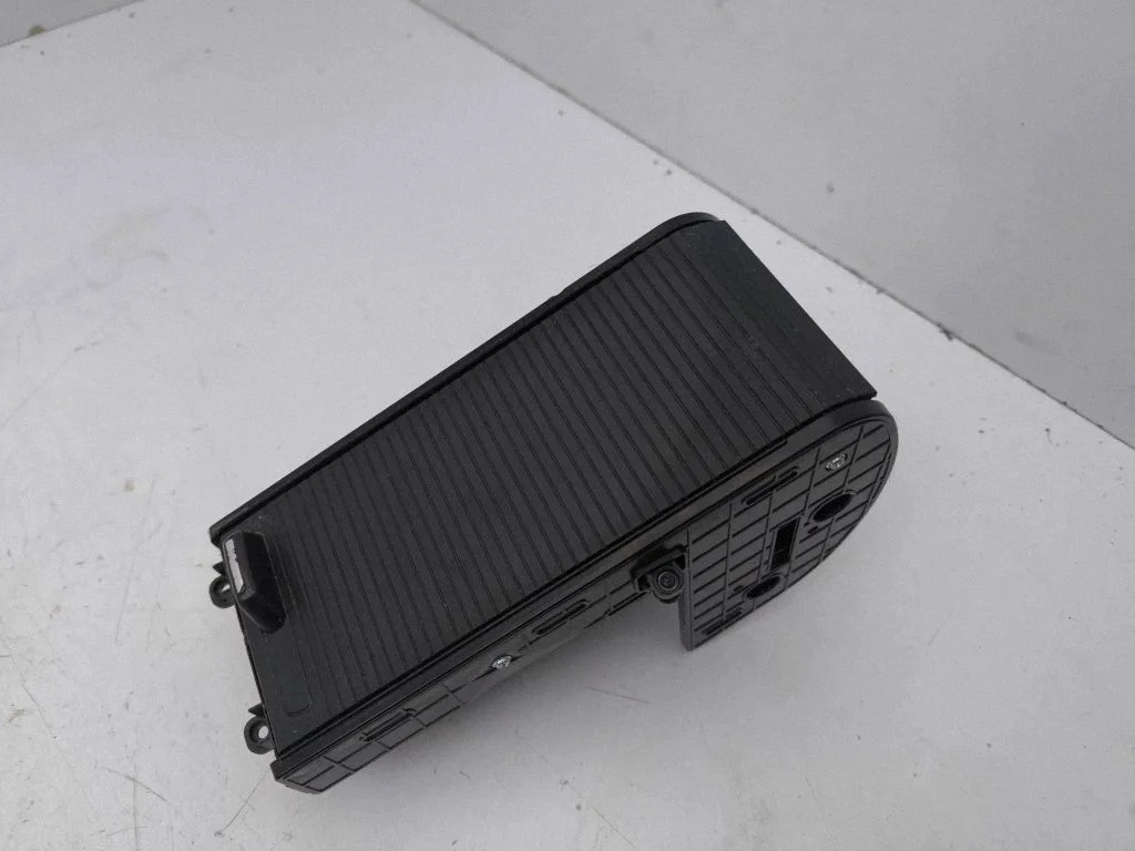 Armatuurlaua panipaik 846703Z000