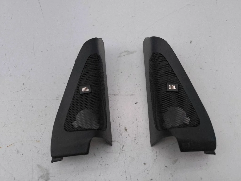 Side speaker trim/cover 6749247020