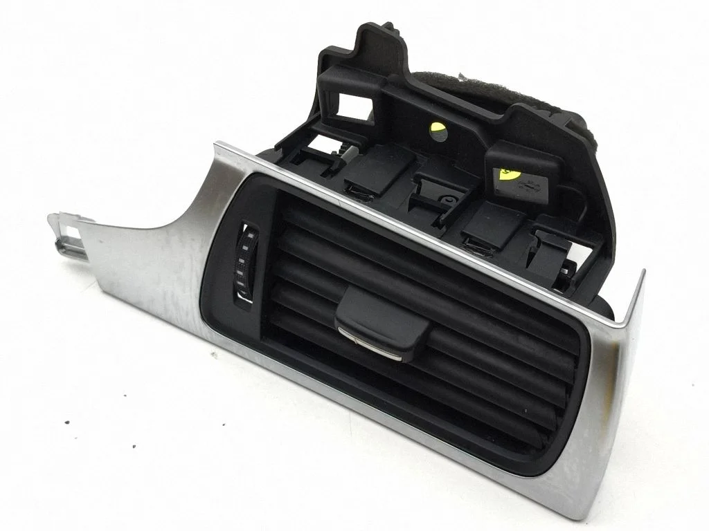 Dashboard side air vent grill/cover trim 4G2820902