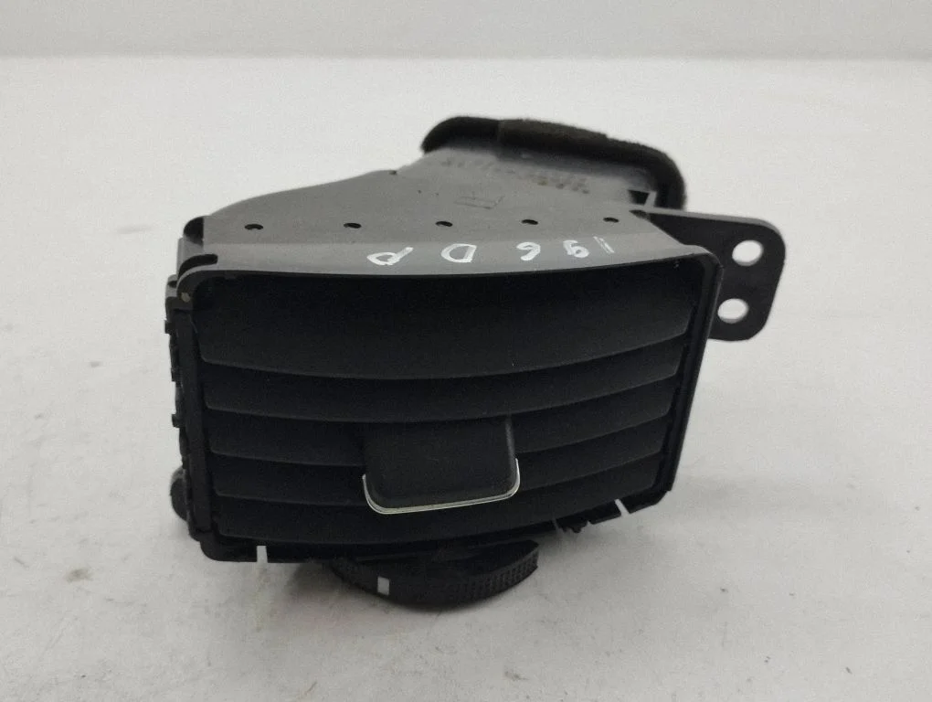 Dashboard side air vent grill/cover trim – Toyota Corolla Verso AR10 (2004-2009)