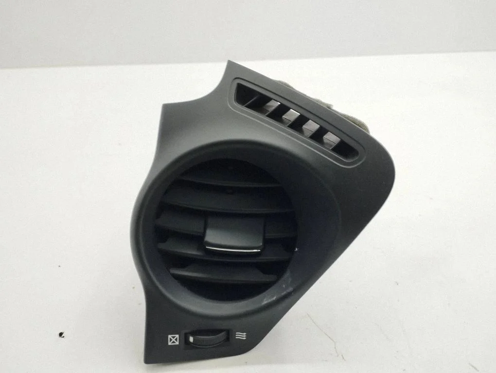 Dashboard side air vent grill/cover trim 556505304