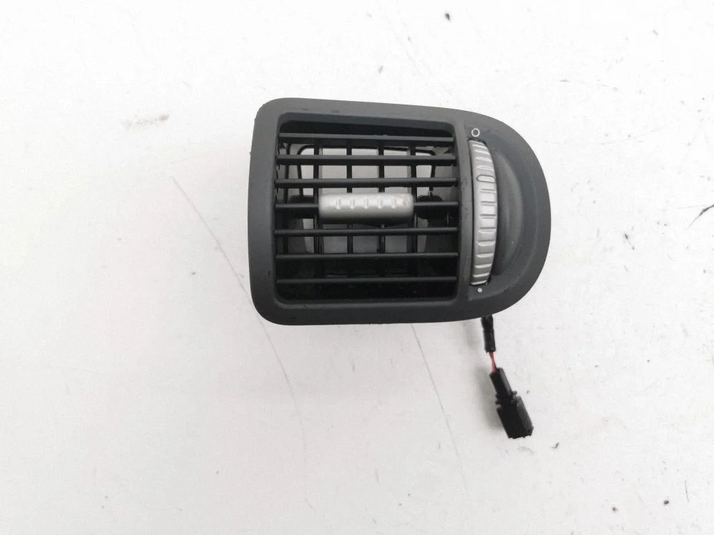 Dashboard side air vent grill/cover trim 7L5819704A