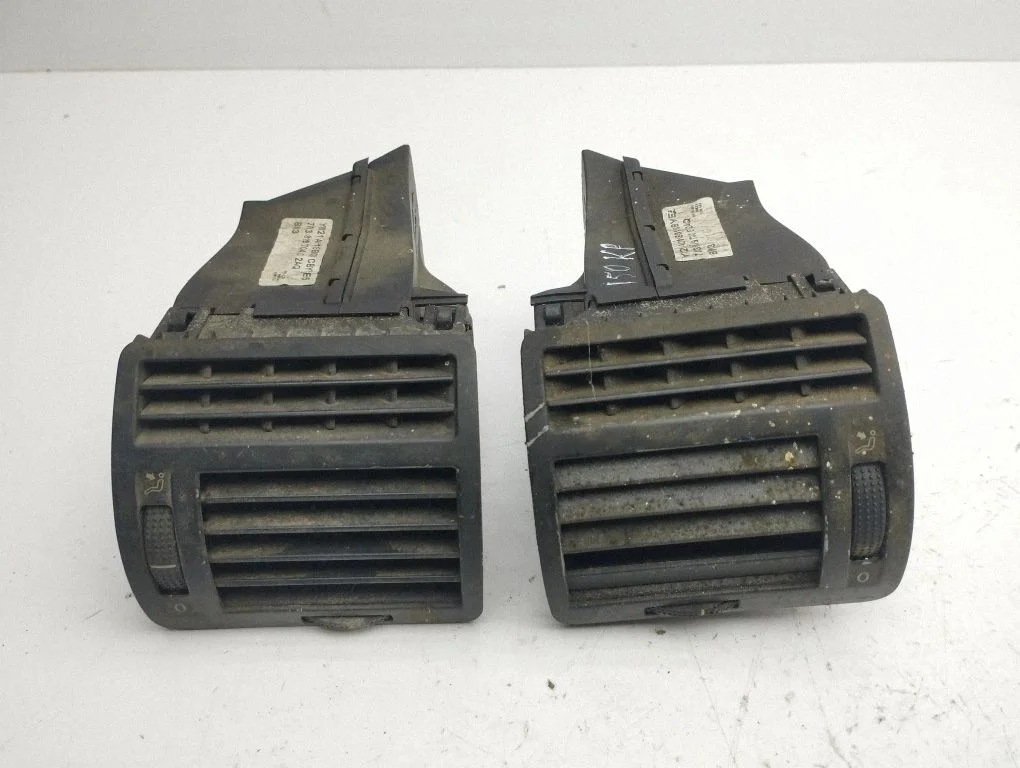 Dashboard side air vent grill/cover trim 7M3819703