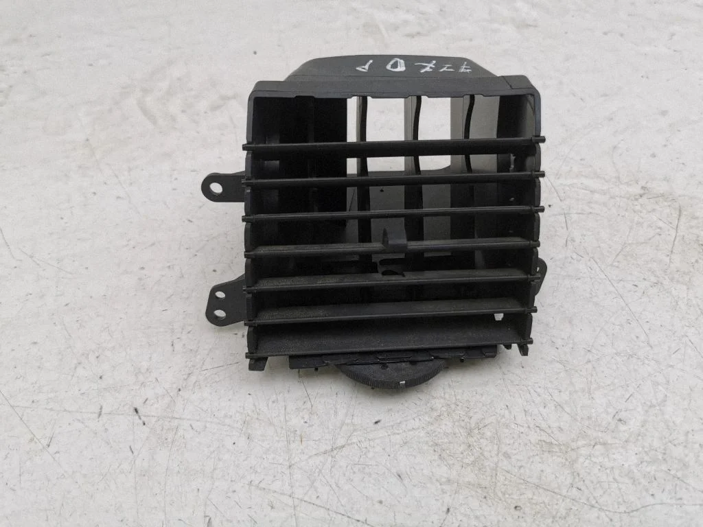 Dashboard side air vent grill/cover trim 70787XDV