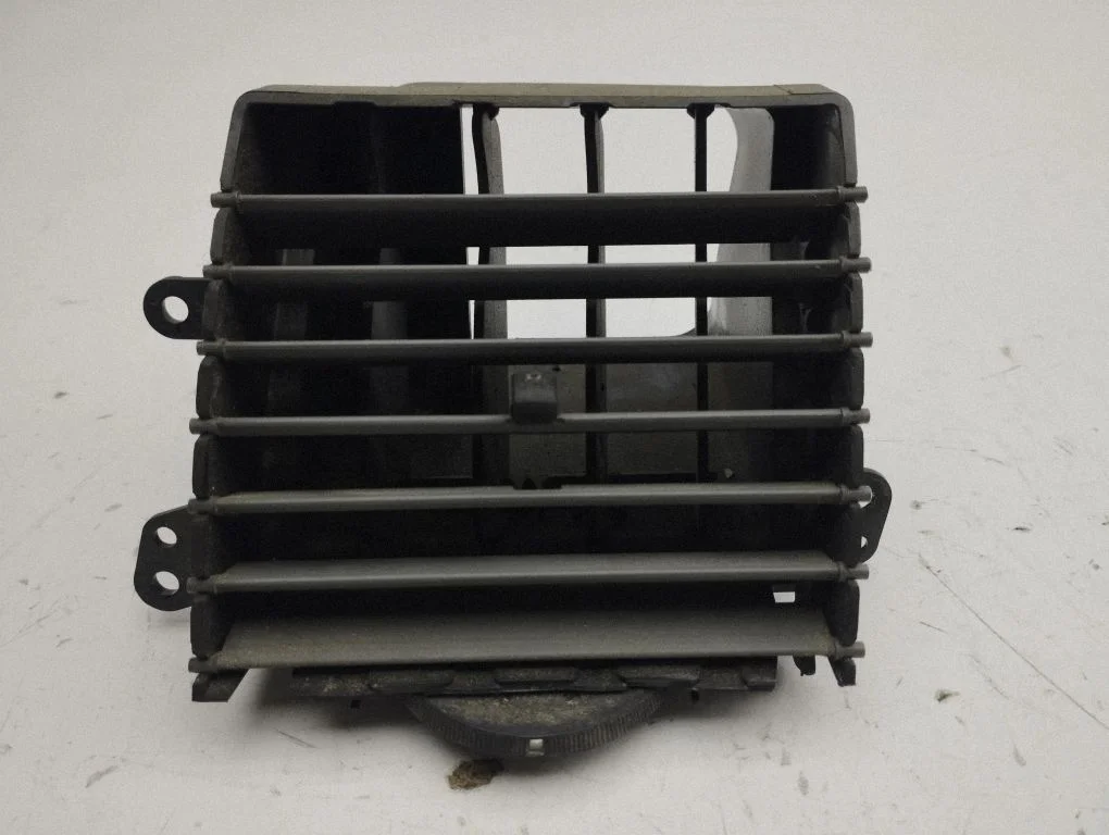Dashboard side air vent grill/cover trim 70786BD5