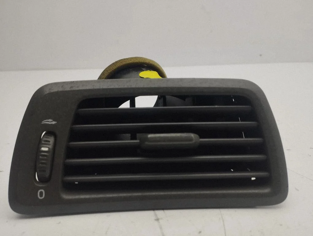 Dashboard side air vent grill/cover trim – Volvo S60 (2001-2004)
