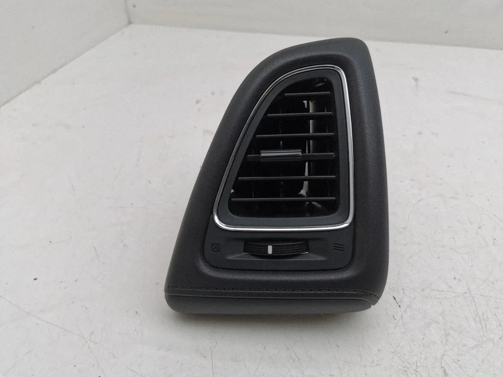 Dashboard side air vent grill/cover trim 77620T7A00