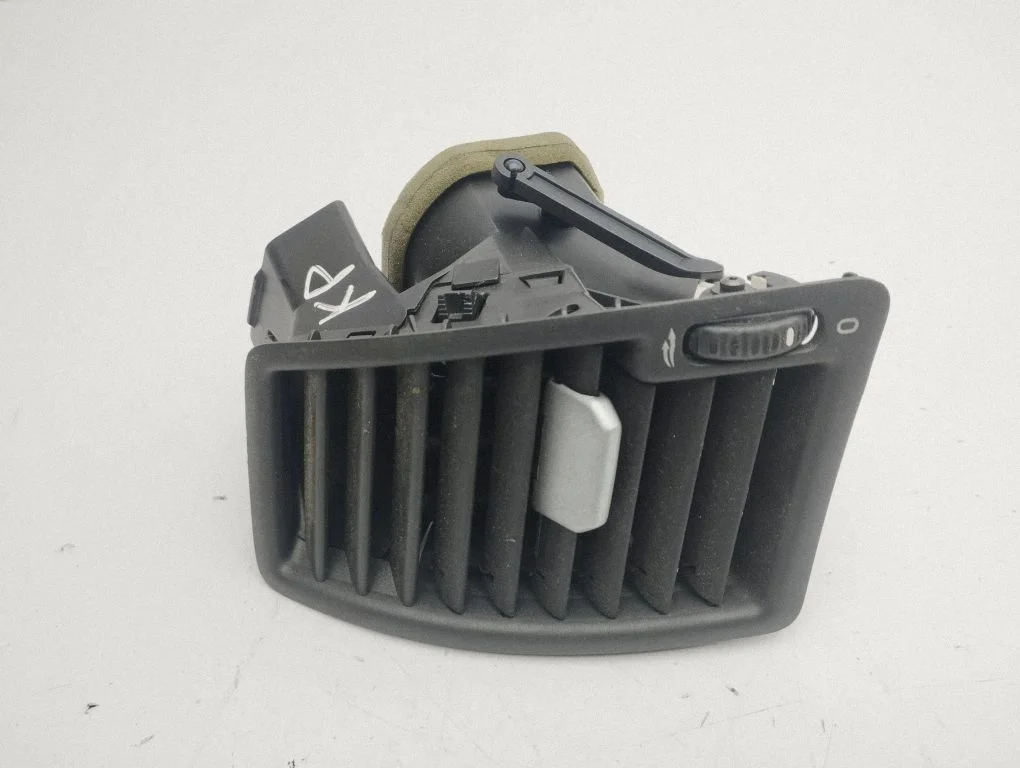 Dashboard side air vent grill/cover trim – Volvo XC90 (2003-2006)