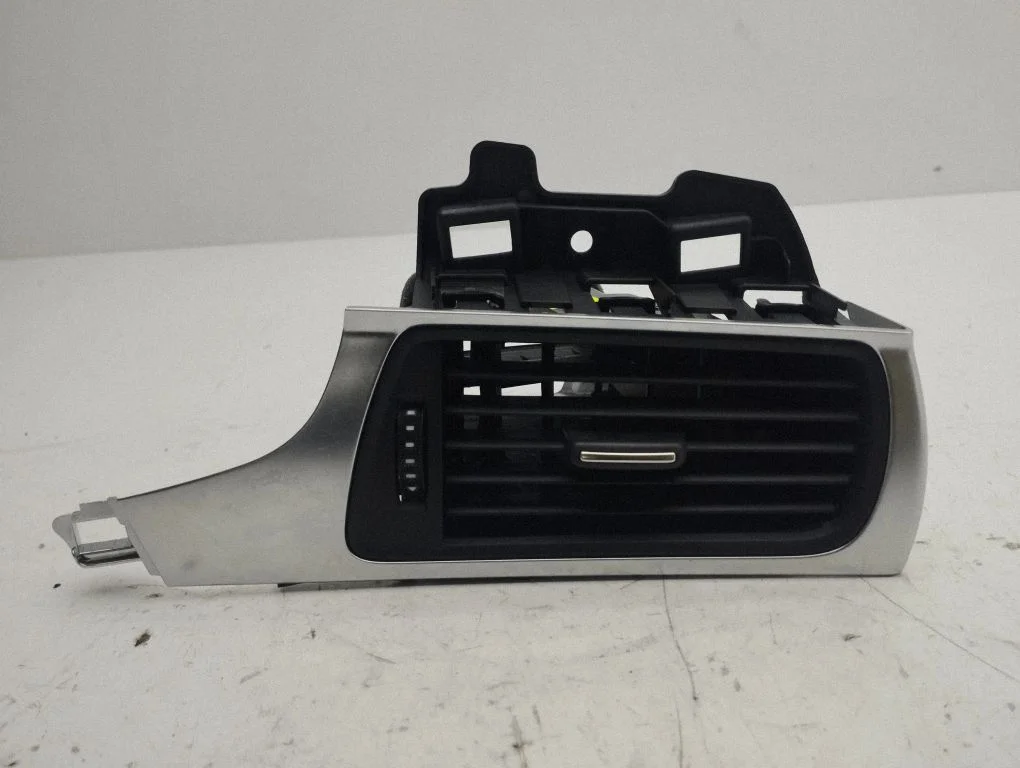 Dashboard side air vent grill/cover trim 4G2820902