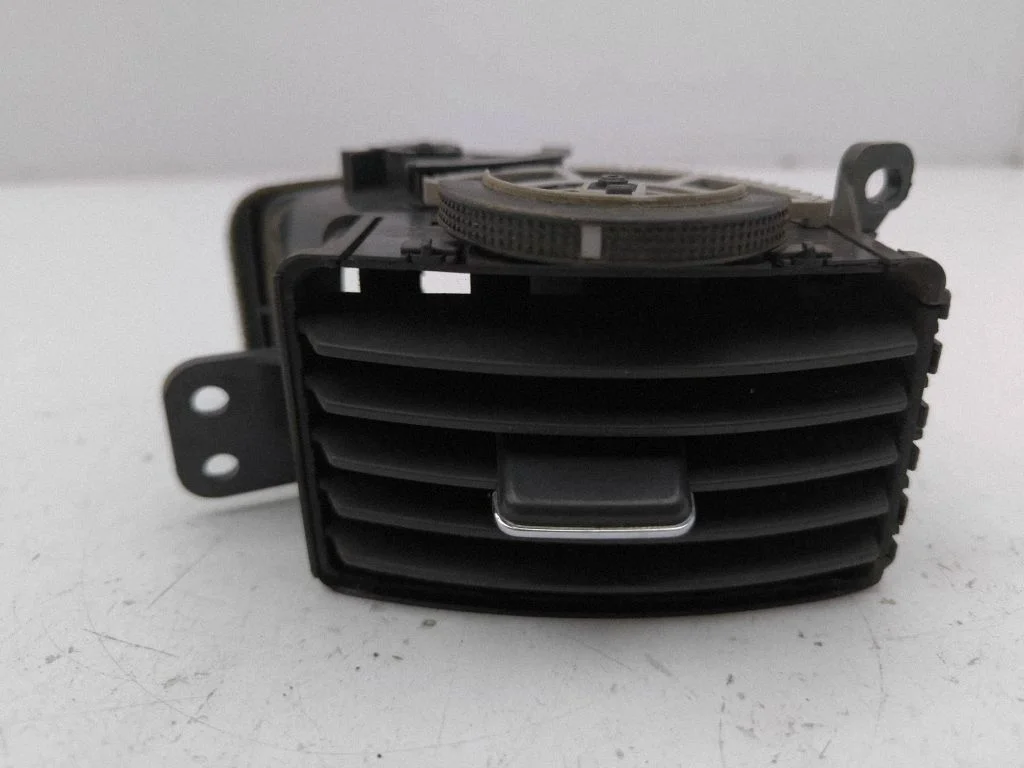 Dashboard side air vent grill/cover trim – Toyota Corolla Verso AR10 (2004-2009)