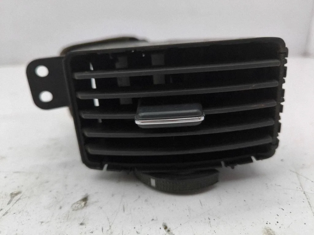 Dashboard side air vent grill/cover trim 5565064010