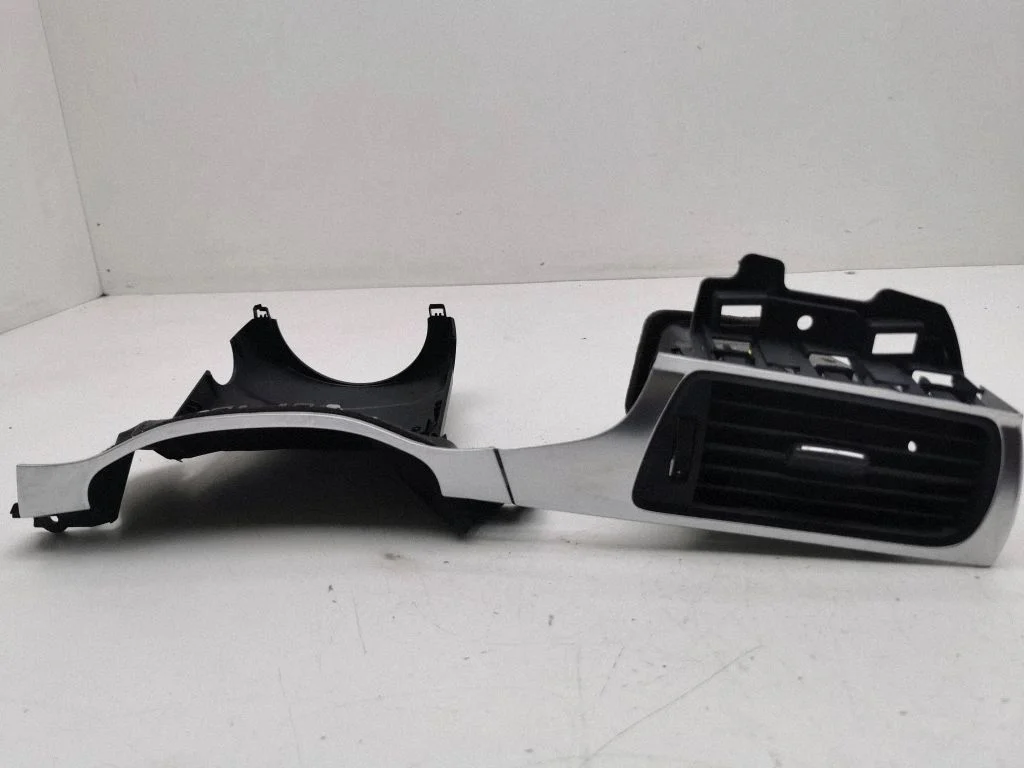Dashboard side air vent grill/cover trim 4G2820902