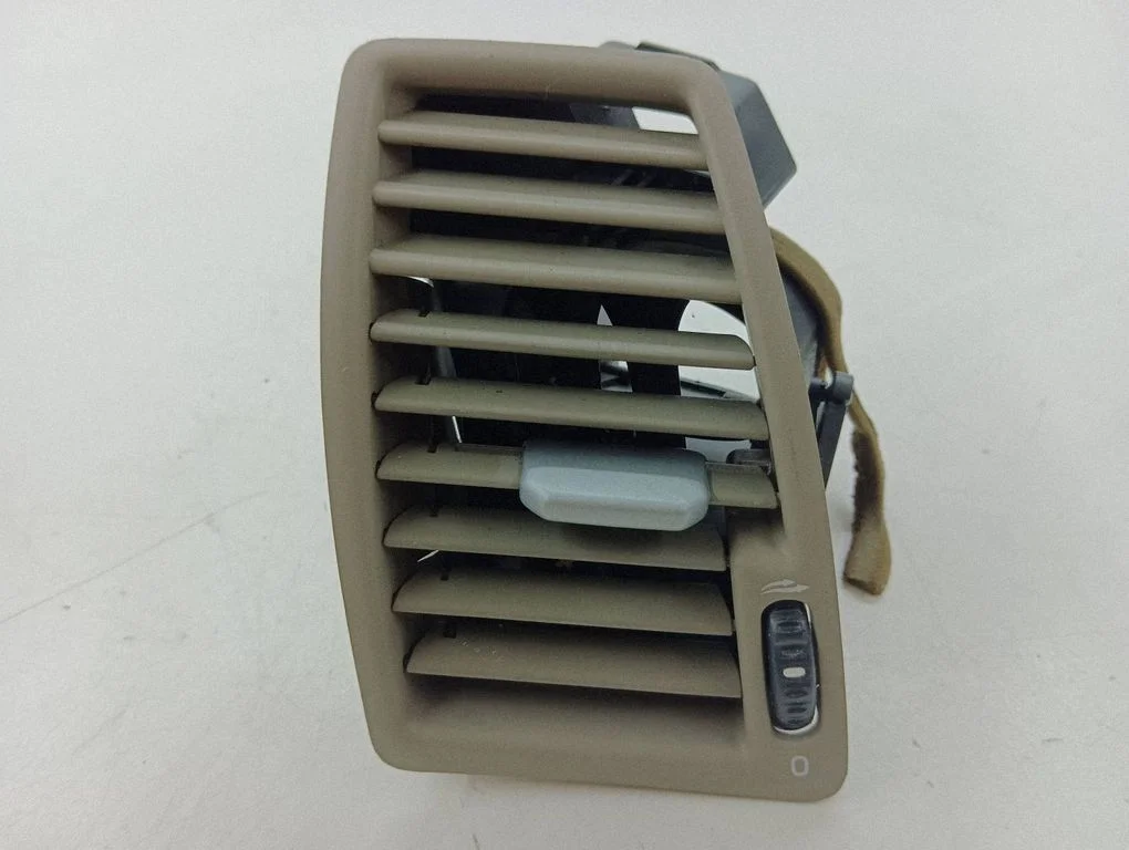 Dashboard side air vent grill/cover trim – Volvo XC90 (2003-2006)