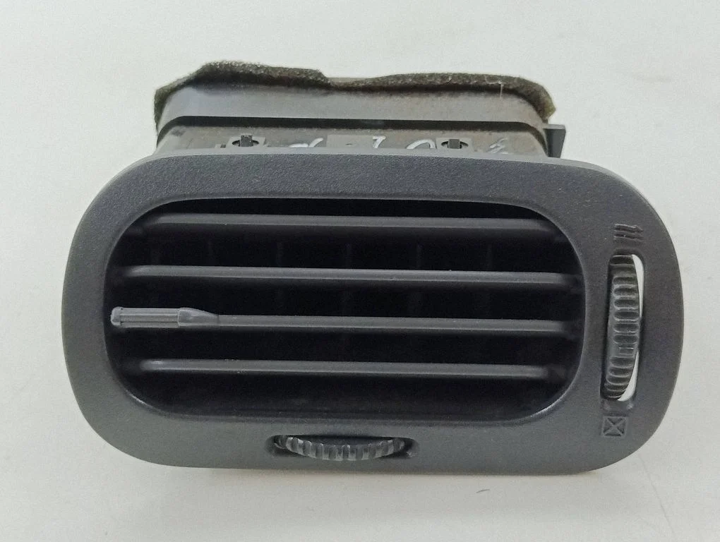 Dashboard side air vent grill/cover trim C001G0832