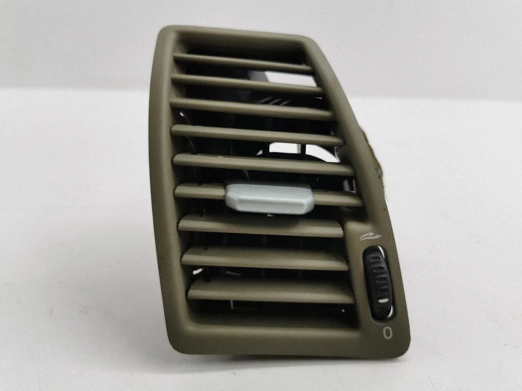 Dashboard side air vent grill/cover trim – Volvo XC90 (2003-2006)
