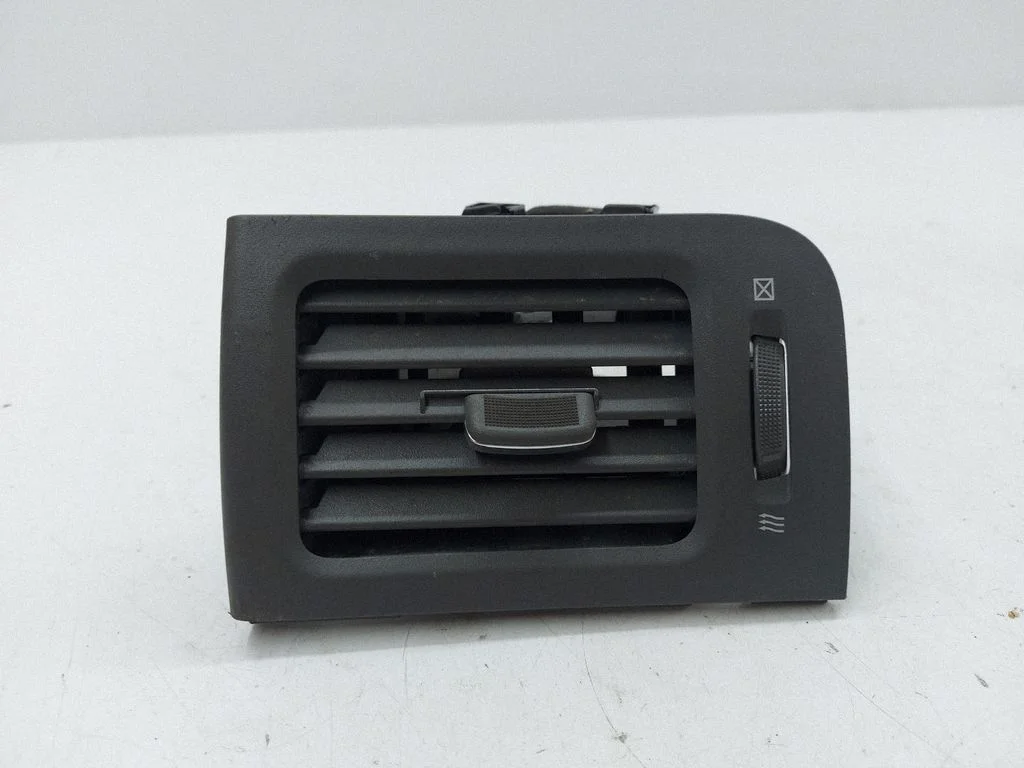 Dashboard side air vent grill/cover trim P19670A75010