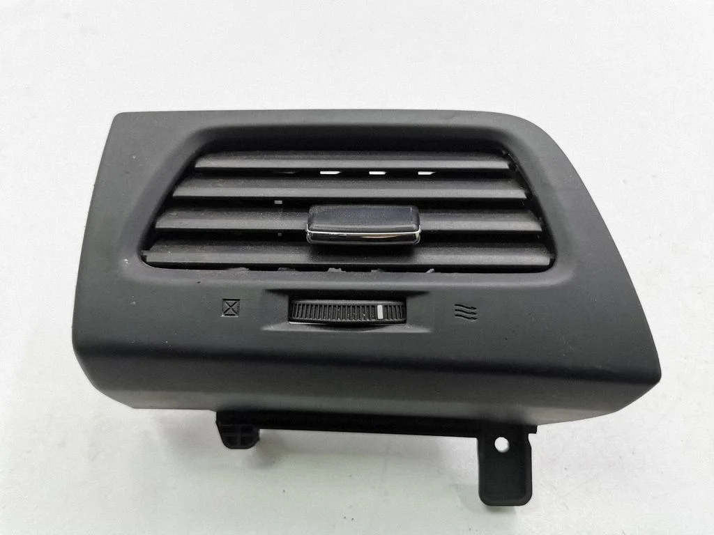 Dashboard side air vent grill/cover trim 77630TA0A