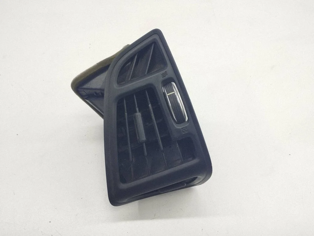 Dashboard side air vent grill/cover trim – right