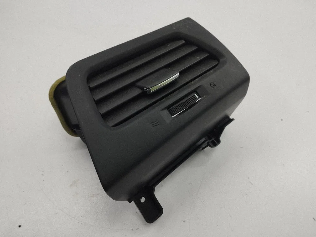 Dashboard side air vent grill/cover trim 776201A0A