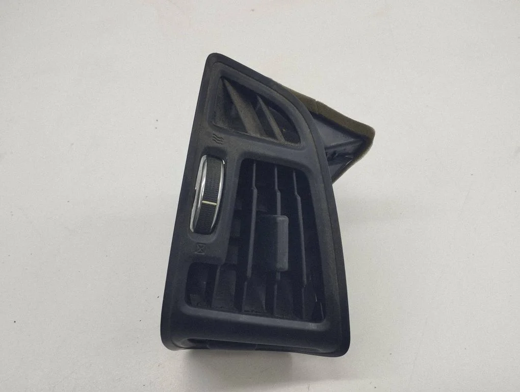 Dashboard side air vent grill/cover trim AM51R018B09BHW